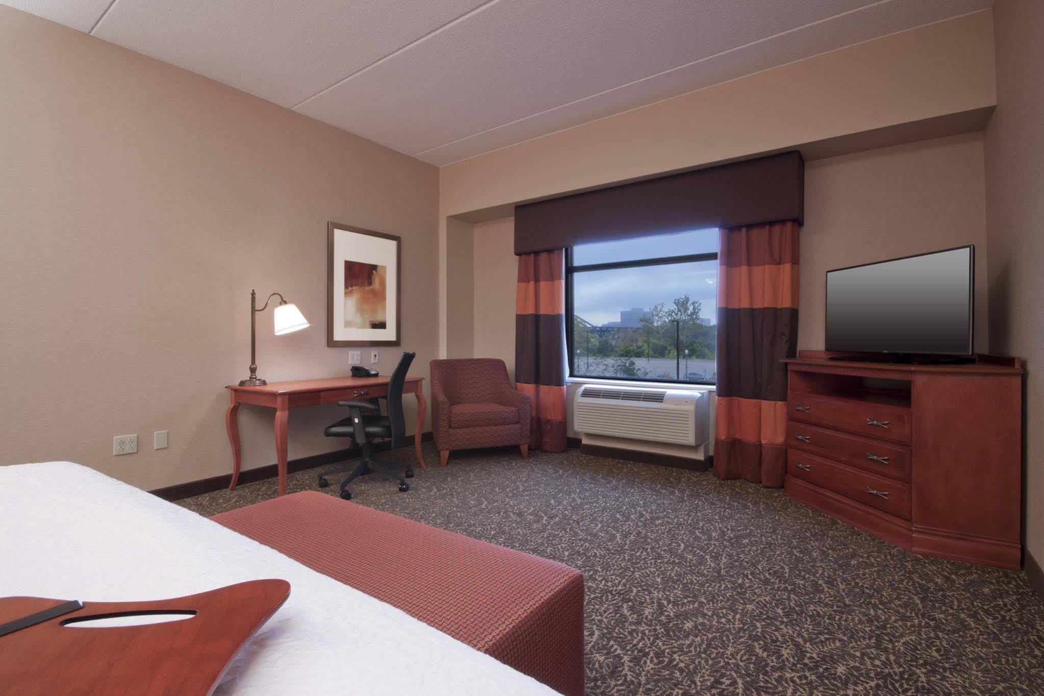 Hampton Inn & Suites Pittsburgh Downtown Extérieur photo